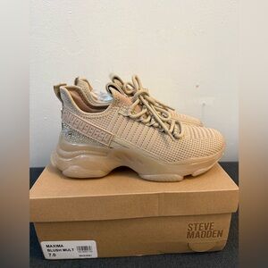 Steve Madden Maxima Blush multi-knit sneakers with rhinestone details. Size 7